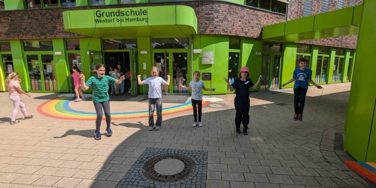 OGS Wentorf feiert großes, buntes Sommerfest