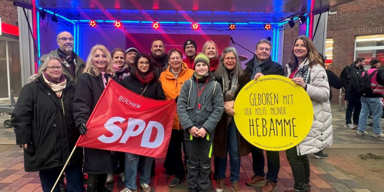 SPD-Herzogtum Lauenburg demonstriert geschlossen für Erhalt und die Rekommunalisierung des Krankenhauses