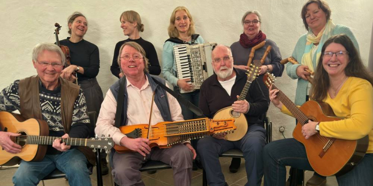 Weihnachtskonzert mit Lorenz Stellmacher, Möllner Folkband und lebendigen Adventskalender