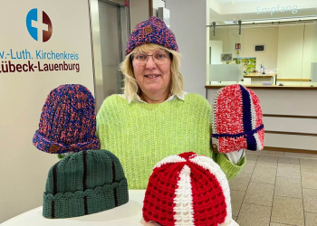 Stricken für Seeleute: Mützen-Challenge nimmt Fahrt auf